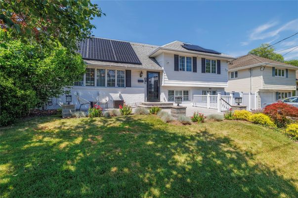 Backyard, Exterior, Facade, Solar Panels, Split Level