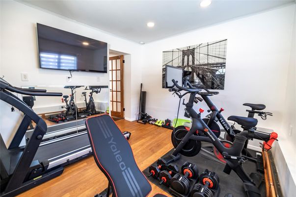Fitness Equipment, Interior, Recessed Lighting, Wood Texture Flooring