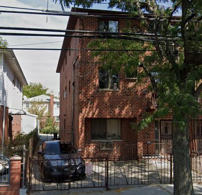 Exterior, Facade, Brick Facade, Rowhouse