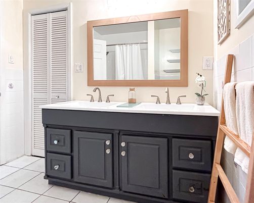 Bathroom, Dual Sink Vanities, Interior