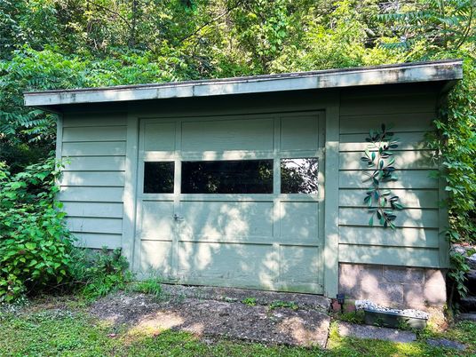 Detached Garage, Exterior