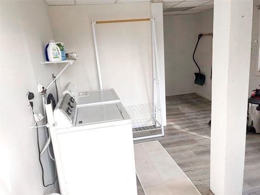 Interior, Washer, Wood Texture Flooring
