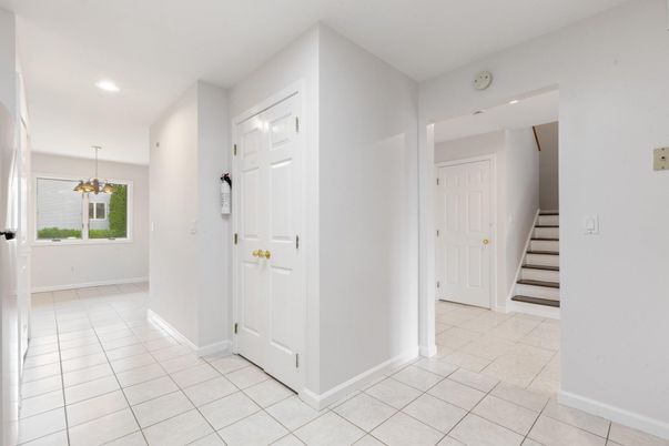 Empty room, Interior, Pendant Lights, Recessed Lighting