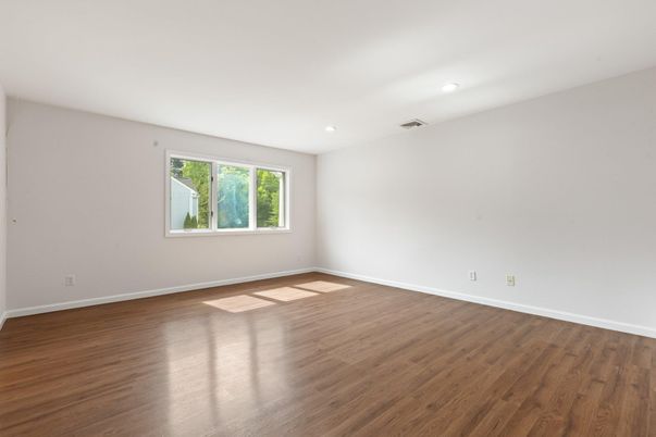 Empty room, Interior, Recessed Lighting, Wood Texture Flooring