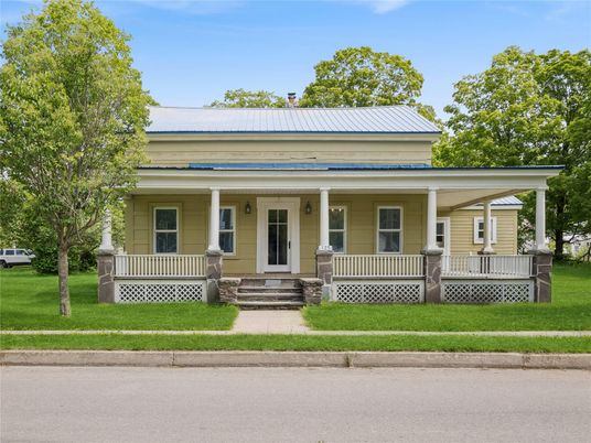Exterior, Facade, American Foursquare