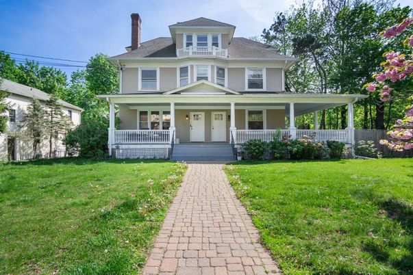 Exterior, Facade, American Foursquare