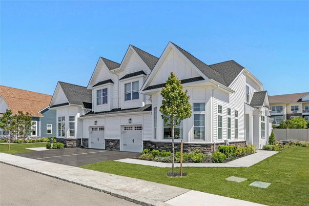 Attached, Exterior, Facade, Farmhouse