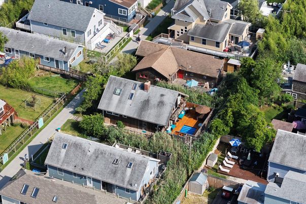 Exterior, Drone