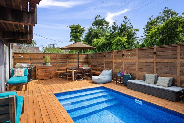 Exterior, Pool