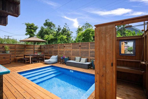 Exterior, Pool