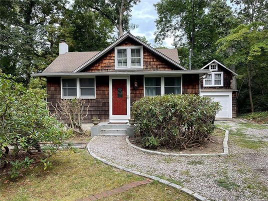 Exterior, Facade, Cape Cod