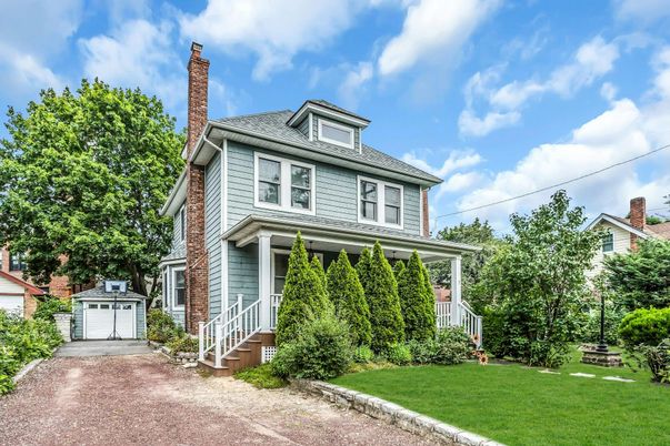 Detached Garage, Exterior, Facade, American Foursquare