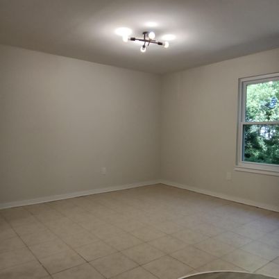 Empty room, Interior