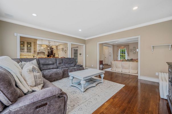 Interior, Living room, Pendant Lights, Recessed Lighting, Wood Texture Flooring