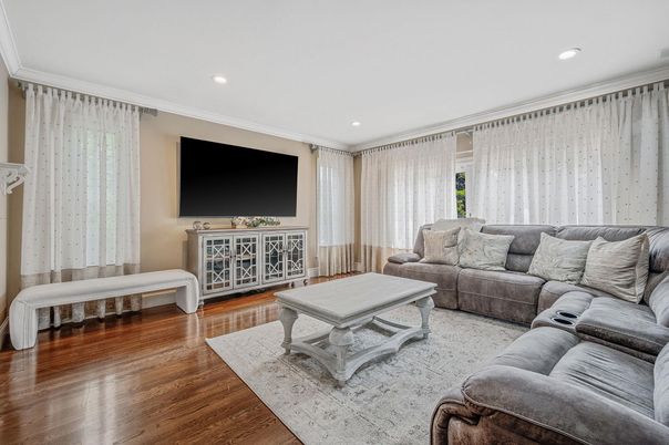 Interior, Living room, Recessed Lighting, Wood Texture Flooring