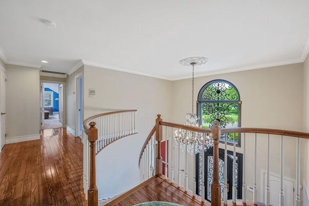 Chandelier, Dining room, Interior, Recessed Lighting, Wood Texture Flooring