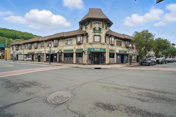 Exterior, Facade, Queen Anne Victorian