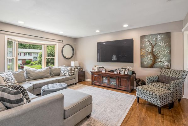 Interior, Living room, Recessed Lighting, Wood Texture Flooring