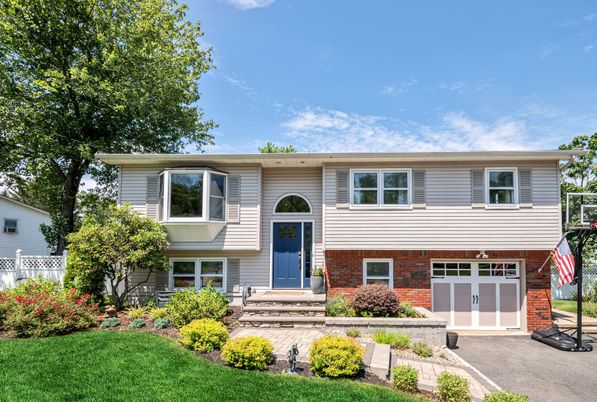 Attached, Exterior, Facade, Brick Facade, Raised Ranch