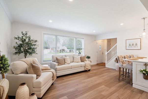 Interior, Living room, Pendant Lights, Recessed Lighting, Wood Texture Flooring