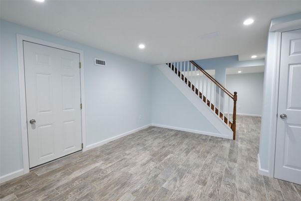 Empty room, Interior, Recessed Lighting, Wood Texture Flooring