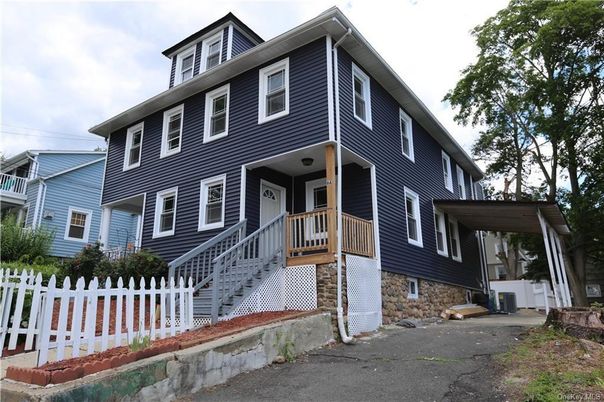 Exterior, Facade, American Foursquare