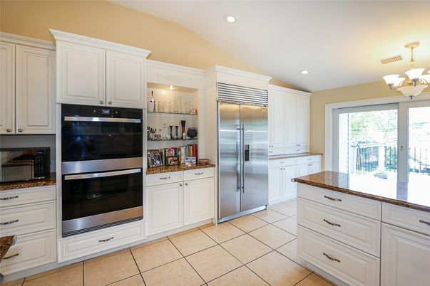 Chandelier, Interior, Kitchen, Recessed Lighting, Stainless Steel Appliances