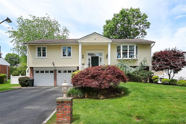Attached, Exterior, Facade, Raised Ranch
