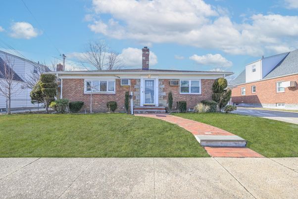 Exterior, Facade, Brick Facade, Cape Cod