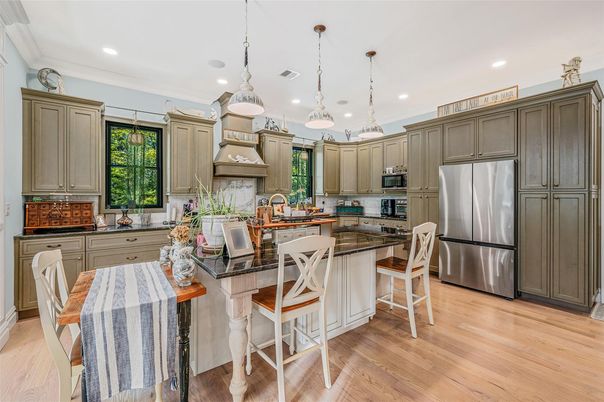 Dining room, Interior, Kitchen, Pendant Lights, Recessed Lighting, Stainless Steel Appliances, Wood Texture Flooring