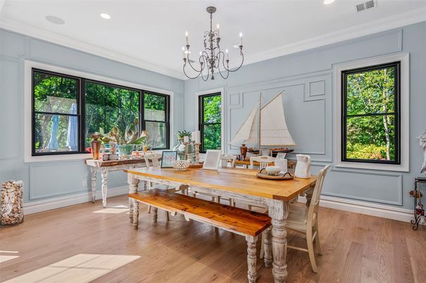 Chandelier, Dining room, Interior, Recessed Lighting, Wood Texture Flooring