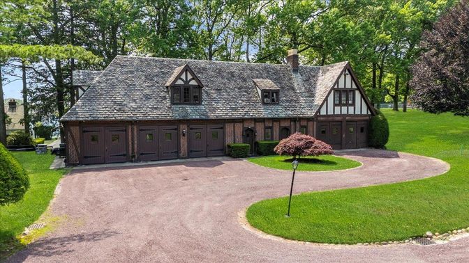 Attached, Exterior, Facade, Tudor Revival