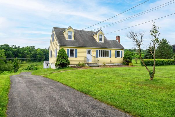 Backyard, Exterior, Facade, Cape Cod