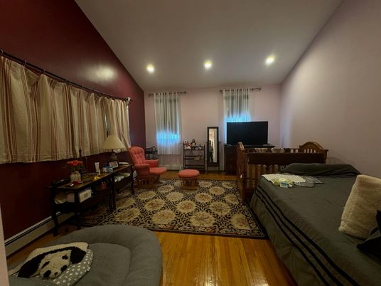 Interior, Living room, Recessed Lighting, Wood Texture Flooring