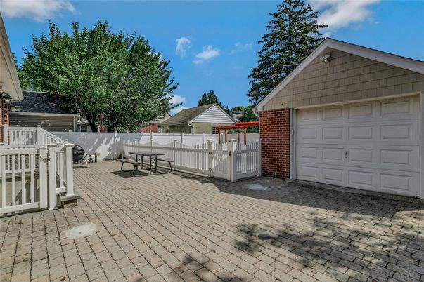 Detached Garage, Exterior