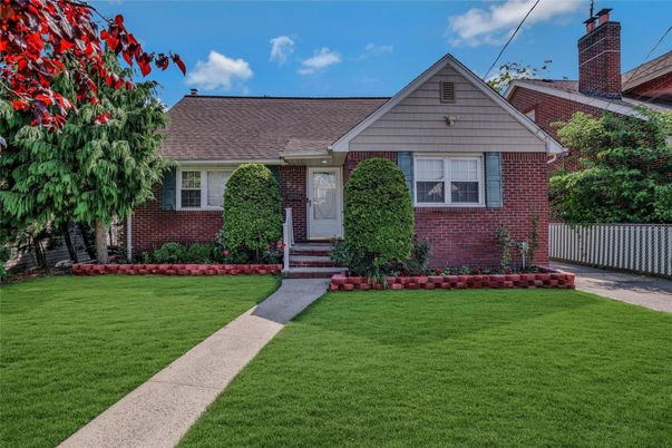 Exterior, Facade, Brick Facade, Cape Cod