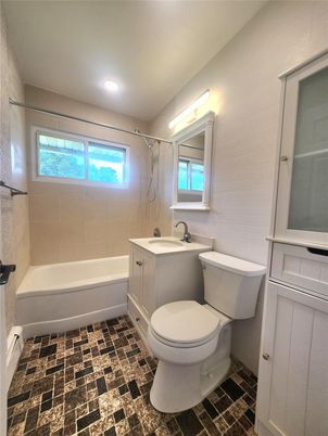 Bathroom, Interior, Recessed Lighting