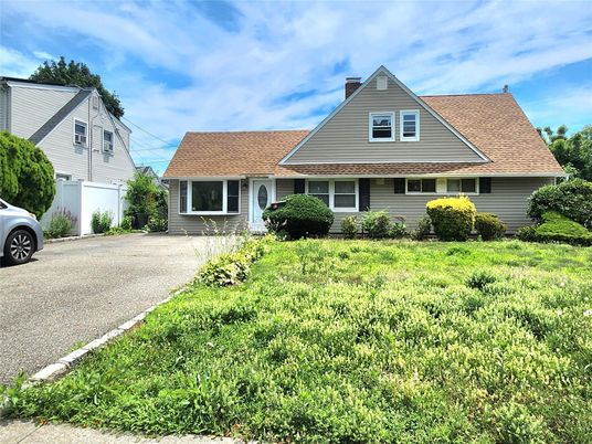 Exterior, Facade, Cape Cod
