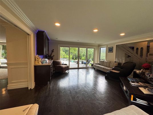 Interior, Living room, Recessed Lighting, Wood Texture Flooring