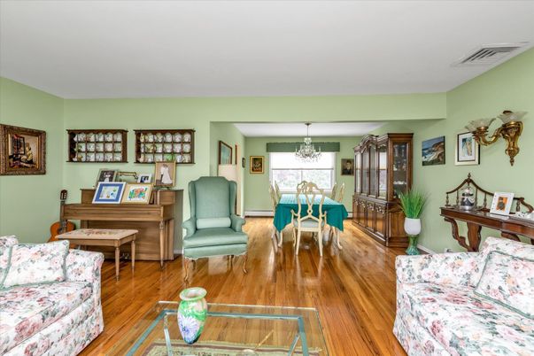 Chandelier, Dining room, Interior, Living room, Piano, Wood Texture Flooring