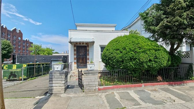 Exterior, Facade, None