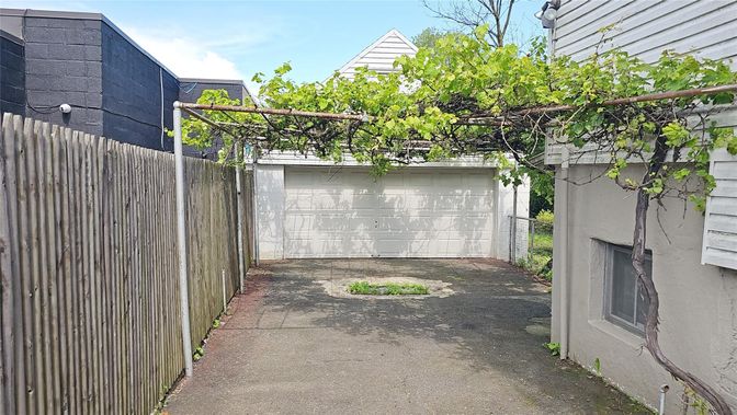 Detached Garage, Exterior
