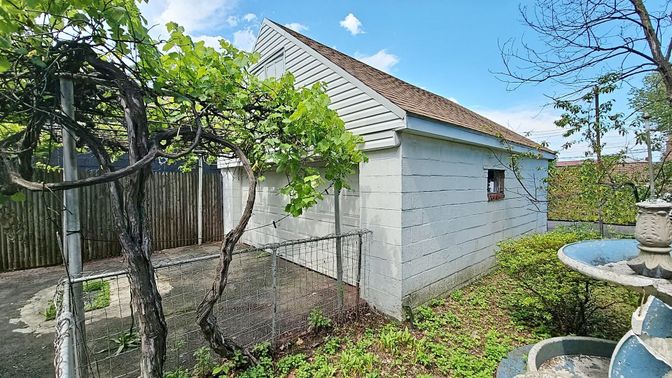 Detached Garage, Exterior