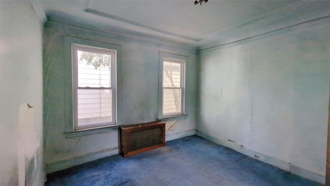 Empty room, Interior