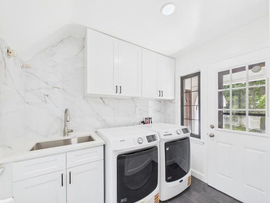 Interior, Marble Walls, Recessed Lighting, Washer