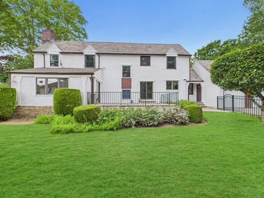 Backyard, Exterior, Facade, French Provincial