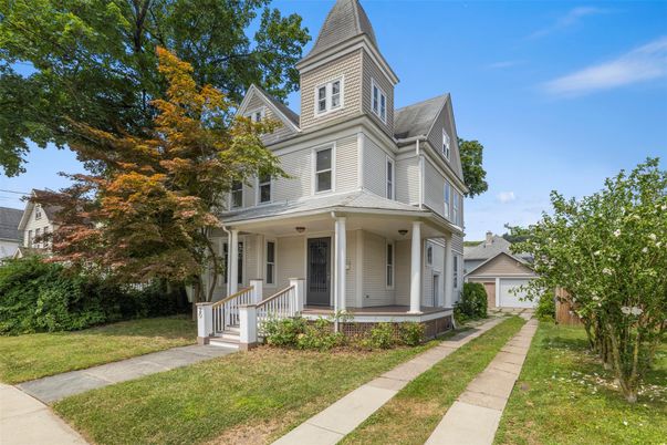 Exterior, Facade, Queen Anne Victorian