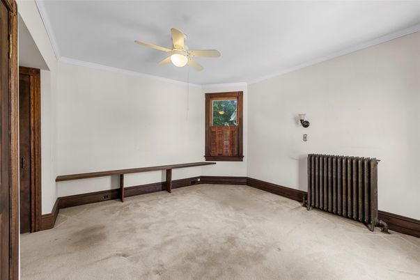 Empty room, Interior