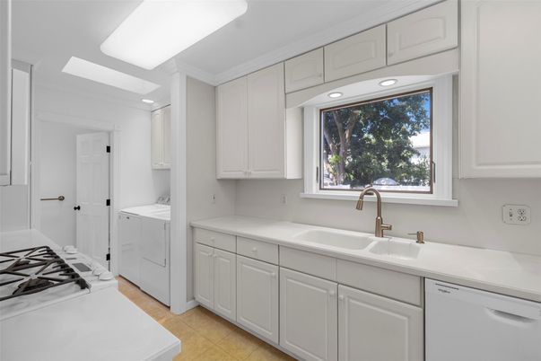 Interior, Kitchen, Recessed Lighting, Washer