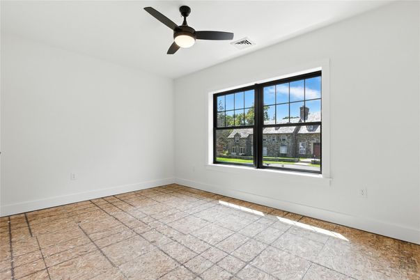 Empty room, Interior